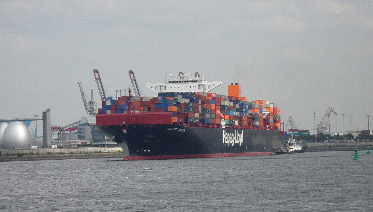 Hapag-Lloyd container ship New York Express in the port of Hamburg