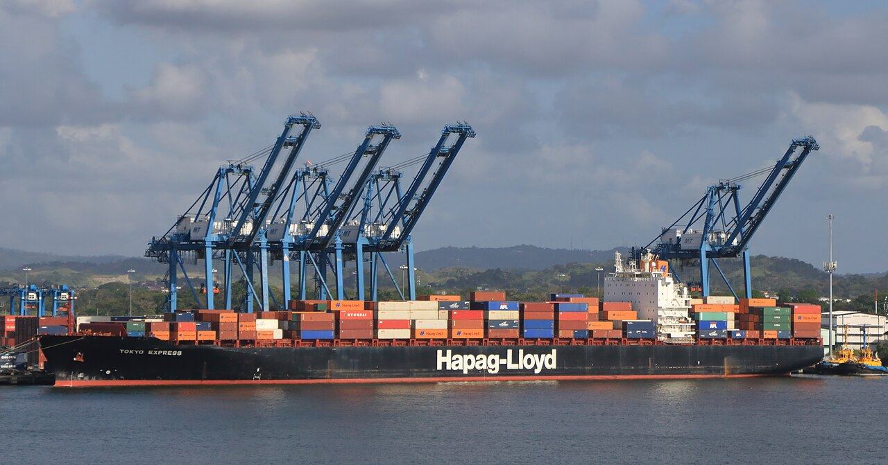 Hapag-Lloyd Container Ship Tokyo Express in Colon Panama 2016 6070