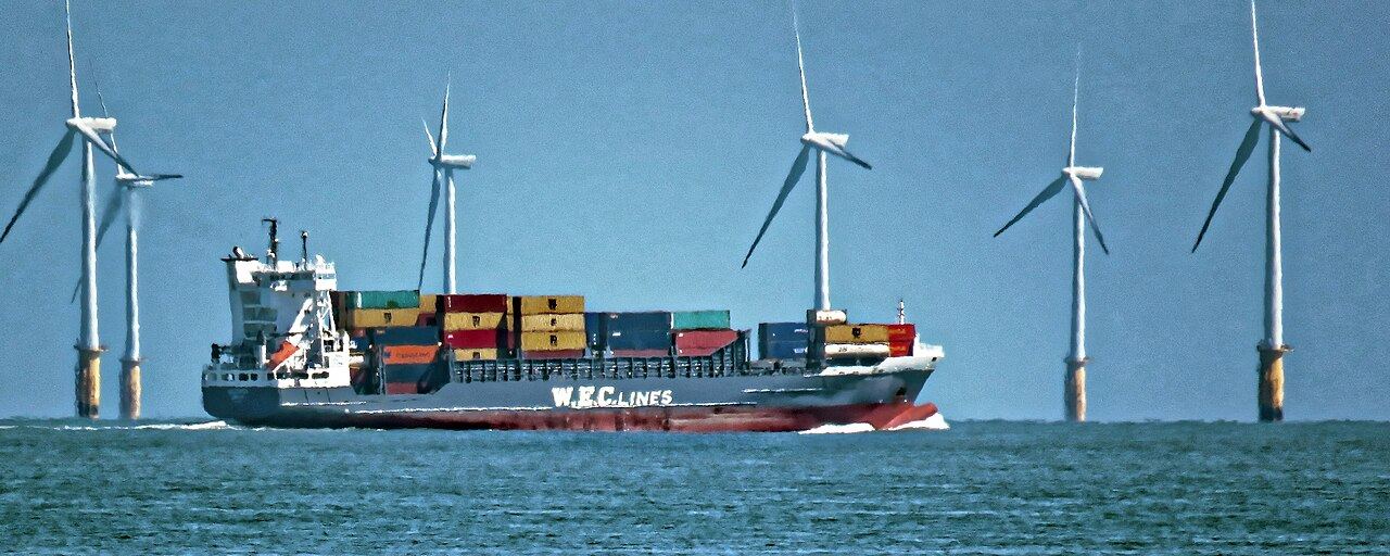 W.E.C. Lines container ship and Thanet Wind Farm off Broadstairs, Kent 2